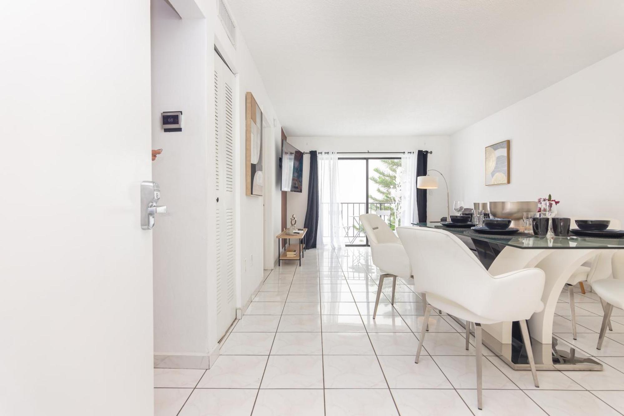 One Bedroom Apartment - With Parking & Balcony - Heart Of Wynwood 마이애미 외부 사진