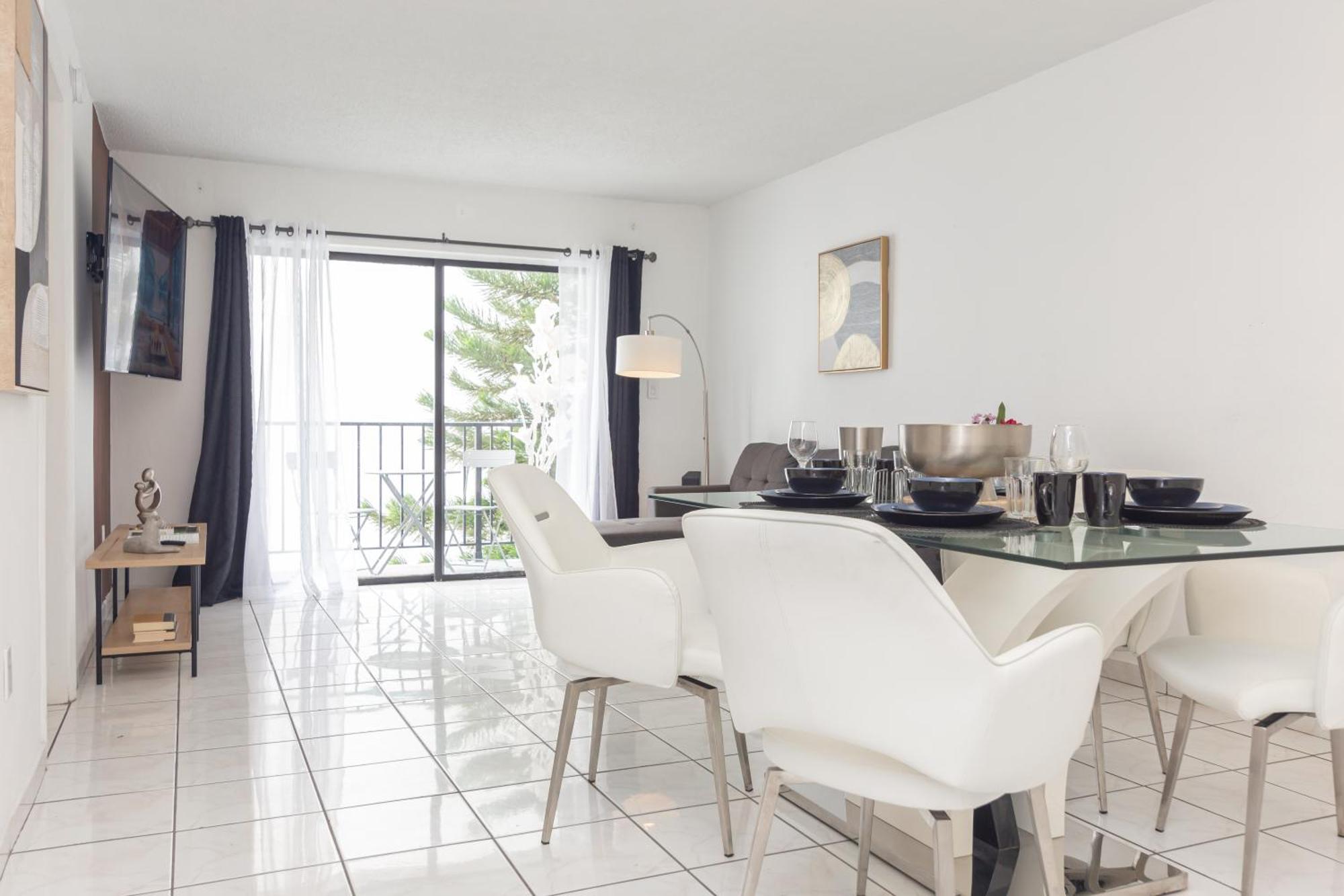 One Bedroom Apartment - With Parking & Balcony - Heart Of Wynwood 마이애미 외부 사진