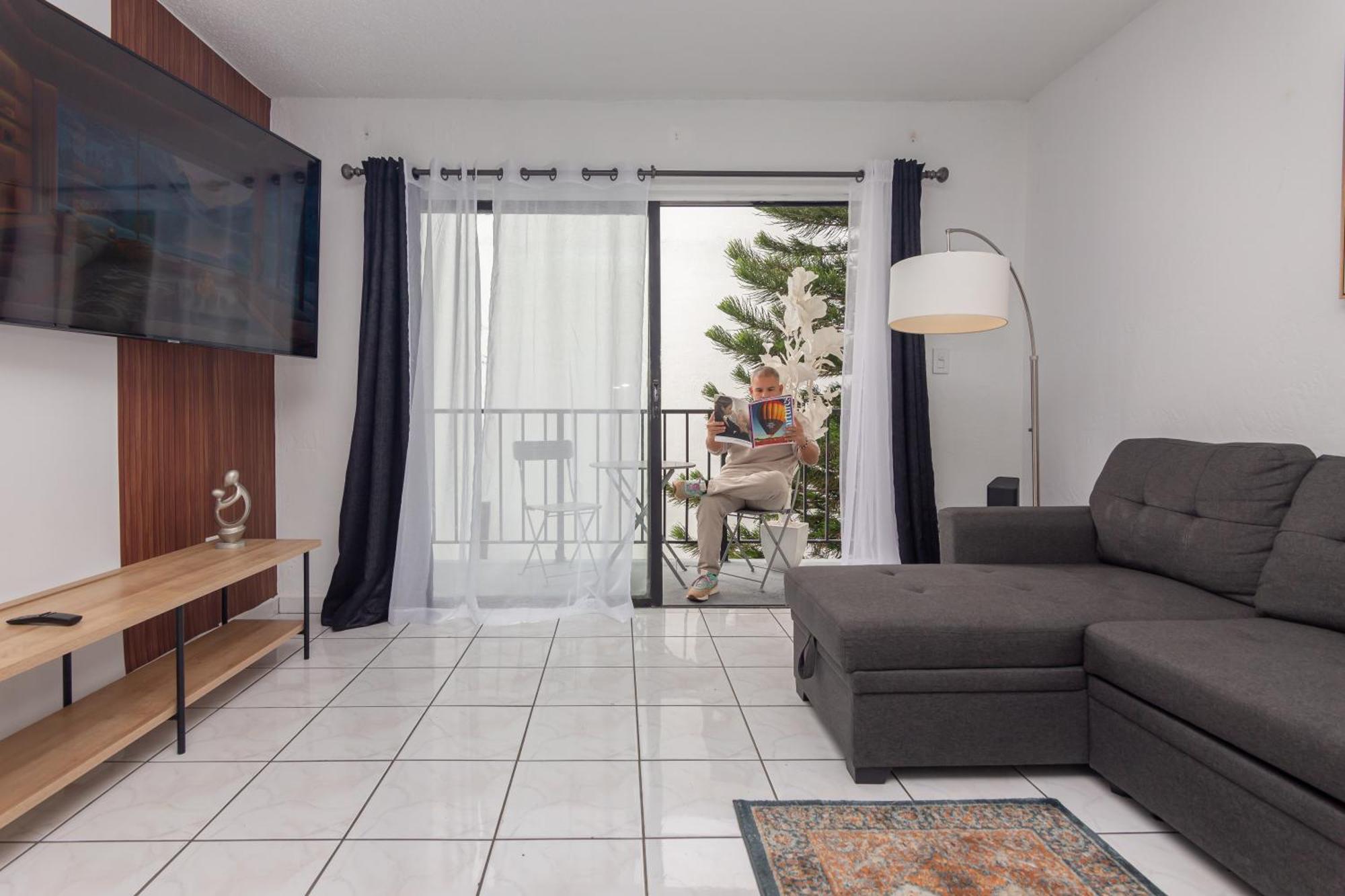 One Bedroom Apartment - With Parking & Balcony - Heart Of Wynwood 마이애미 외부 사진