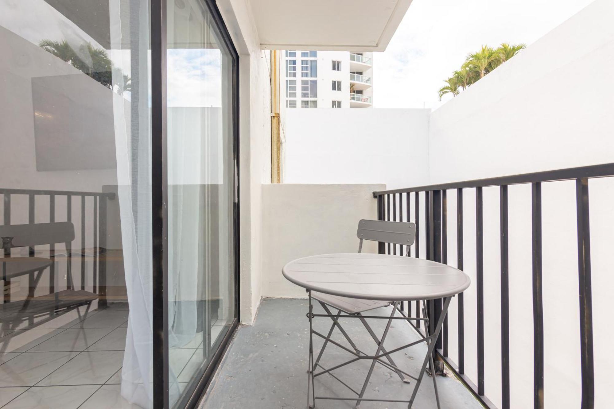 One Bedroom Apartment - With Parking & Balcony - Heart Of Wynwood 마이애미 외부 사진